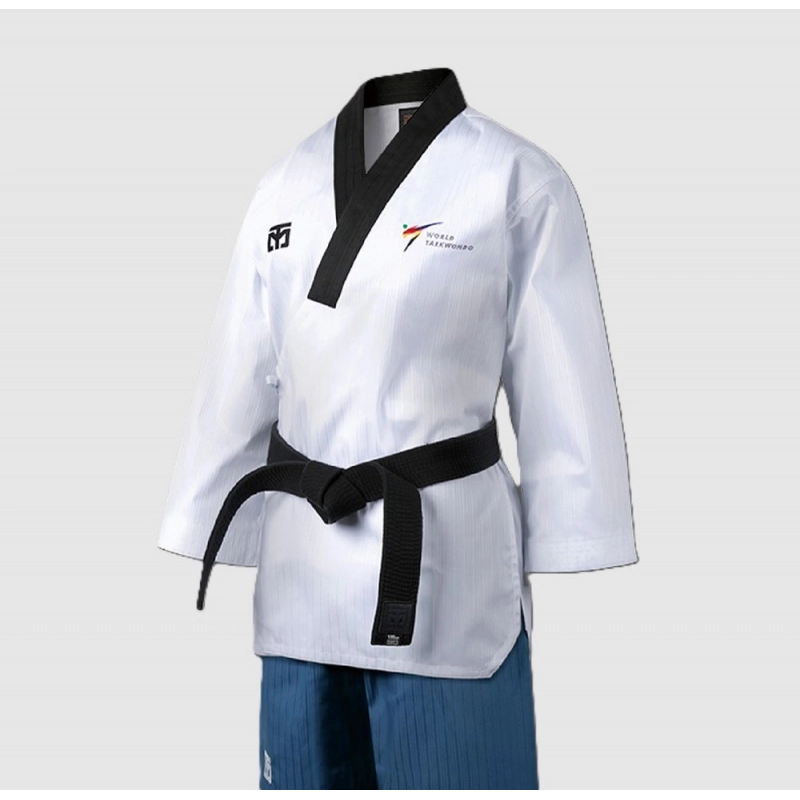 Dobok Poomsae TAEBAEK femme, haut blanc avec col et ceinture noirs.