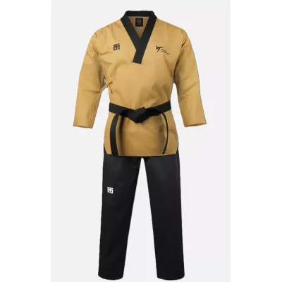 Dobok Poomsae TAEBAEK MASTER complet, haut or et pantalon noir.