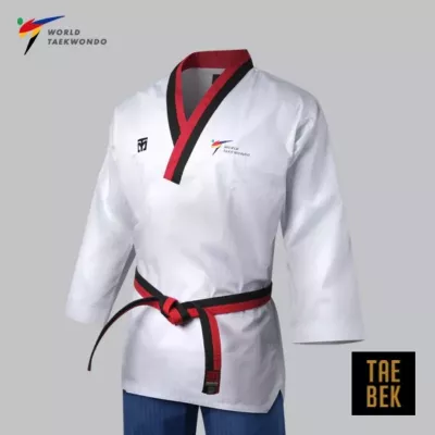 Détail Dobok Poomsae TAEBAEK Poom, haut blanc et col rouge/noir.