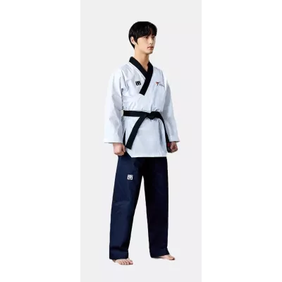 Dobok de compétition Poomsae TAEBAEK homme, haut blanc et pantalon bleu.
