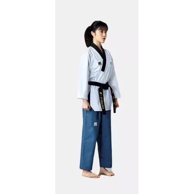 Dobok Poomsae TAEBAEK femme, vue de côté.