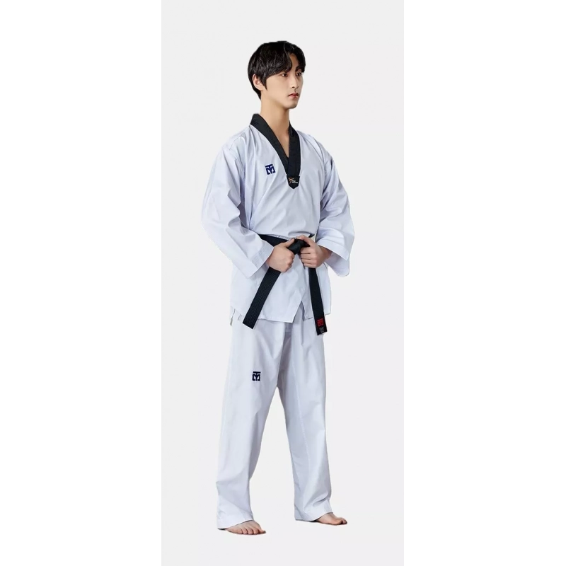 Dobok Taekwondo MOOTO EXTERA 3 homme, haut blanc et pantalon blanc.
