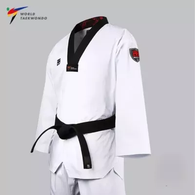 Dobok MOOTO TIGERGATE, haut blanc avec col noir.