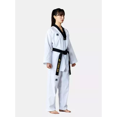 Dobok Taekwondo MOOTO SUPER CHALLENGER femme, vue de côté.