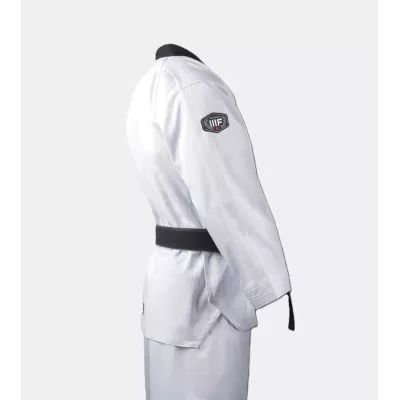 Vue de côté du Dobok Taekwondo MOOTO 3F, haut blanc.