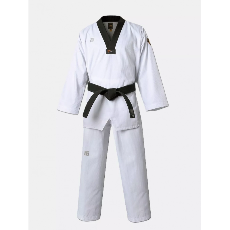Vue complète du Dobok MOOTO First Class 2 blanc.