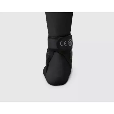 Pitaine de Compétition MOOTO EXTERA 2 sur pied coté talons