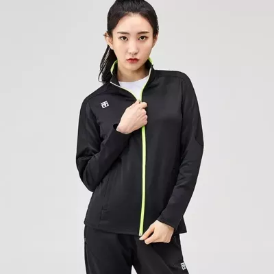 Ensemble Survêtement MOOTO Streamline porter par une femme