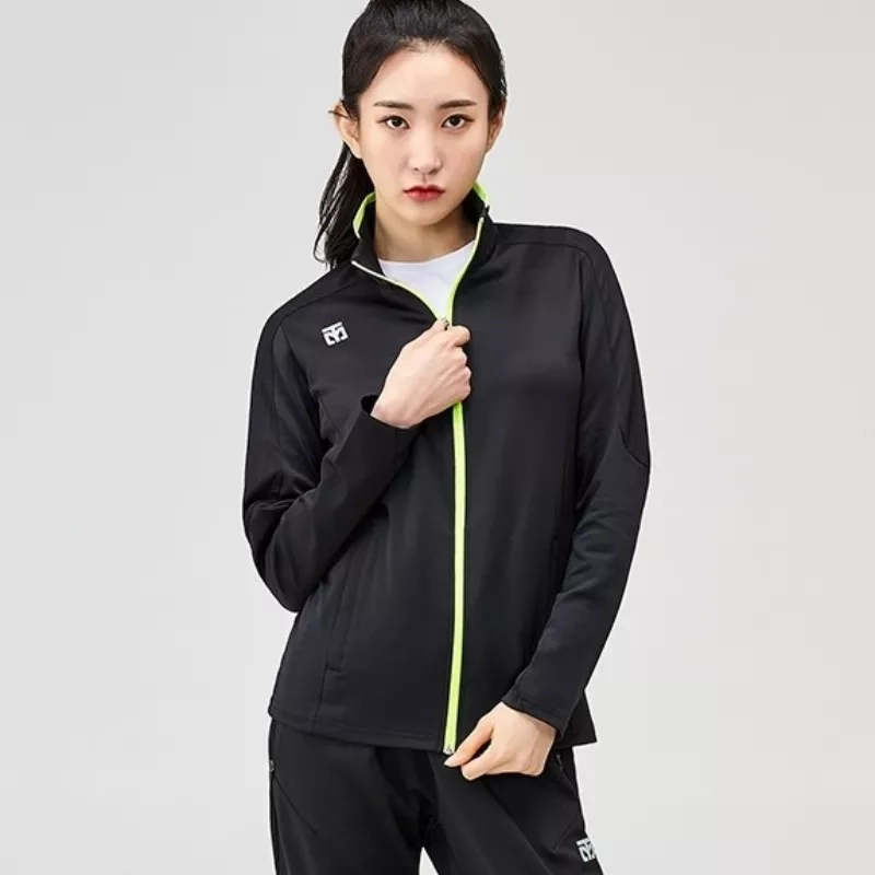 Ensemble Survêtement MOOTO Streamline porter par une femme