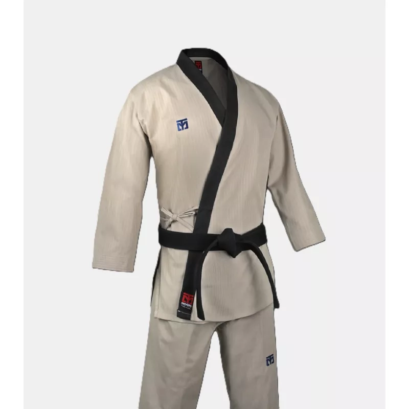 Dobok Taekwondo MOOTO 3F MASTER beige, vue de trois quarts.
